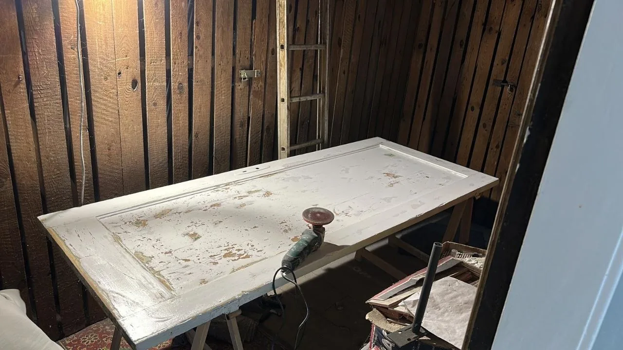 Aufbereitete Tür in Holzoptik